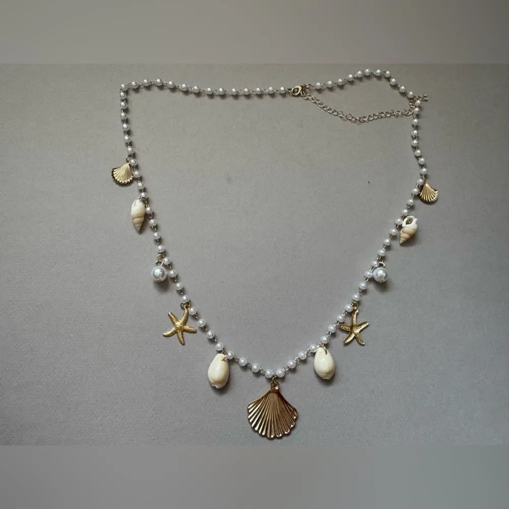 Gold and White Shell Charm belt M554